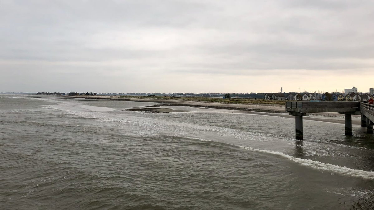 Ein Steg an der Ostsee ein tolles Reiseziel fuer Camper
