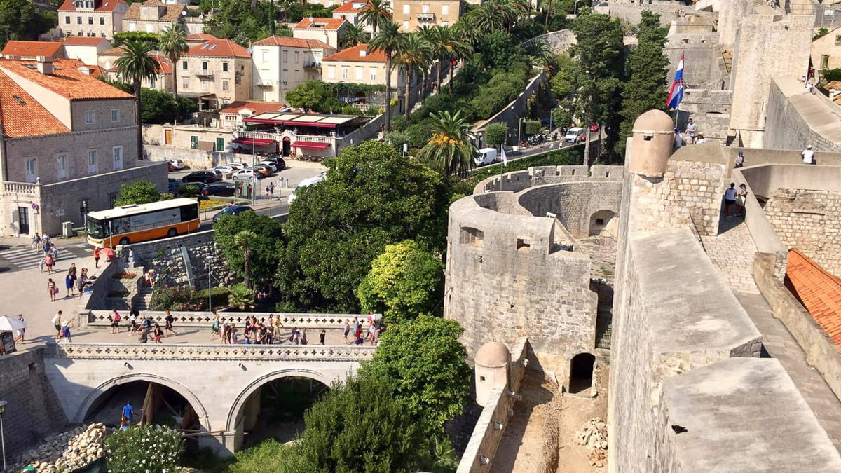 Sightseeing gehoert bei einem Campingtrip durch Kroatien dazu