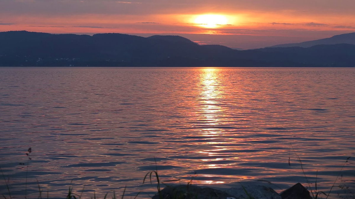 Blick auf den Sonnenuntergang beim Camping Reiseziel Norwegen