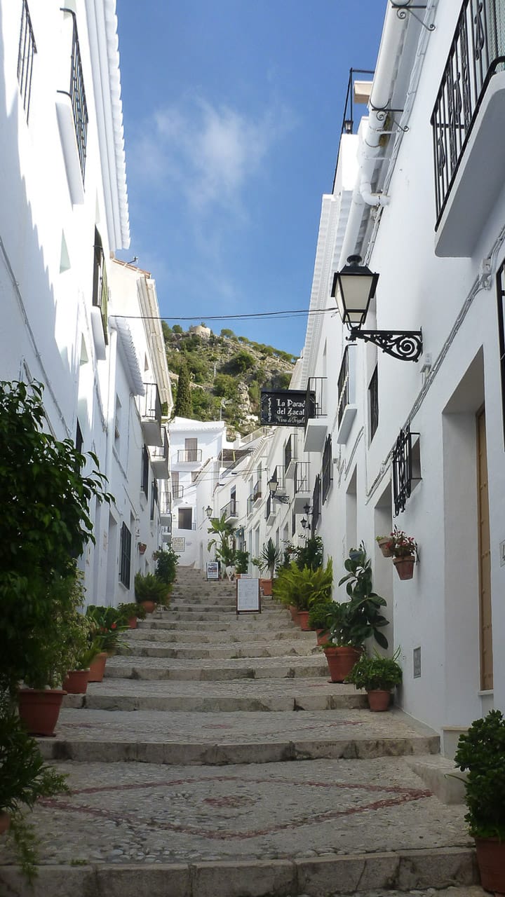 Camping in Spanien in einem Bergdorf
