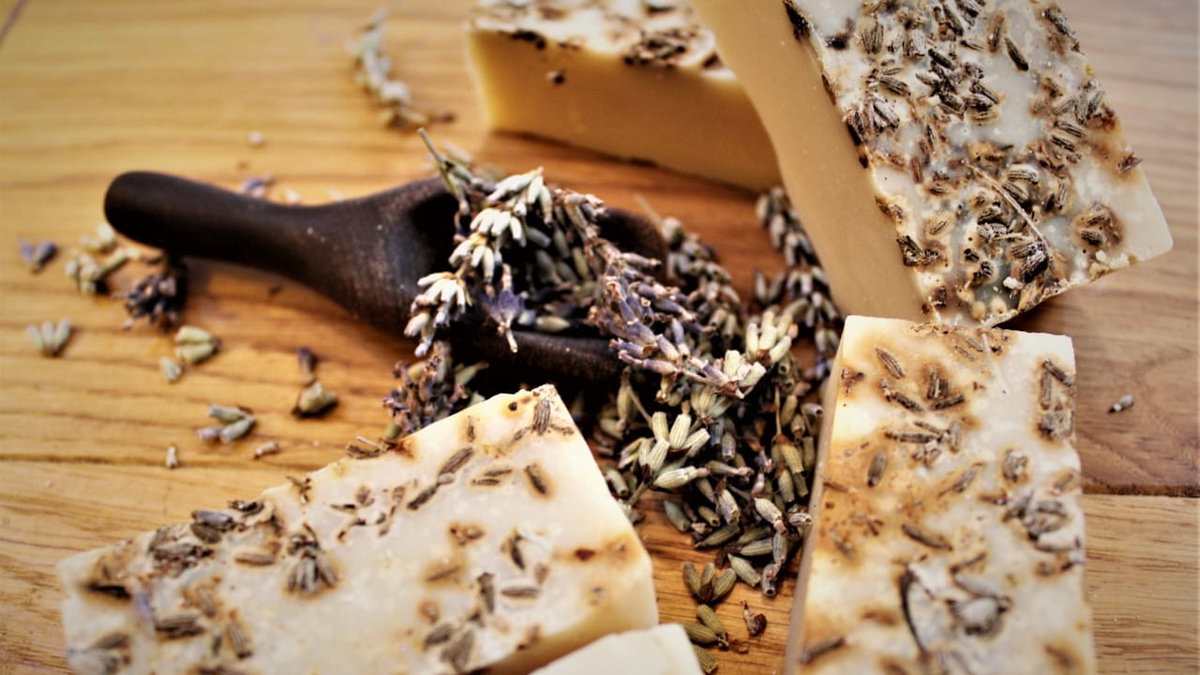 Lavendel Naturseife zur Koerperpflege beim Camping