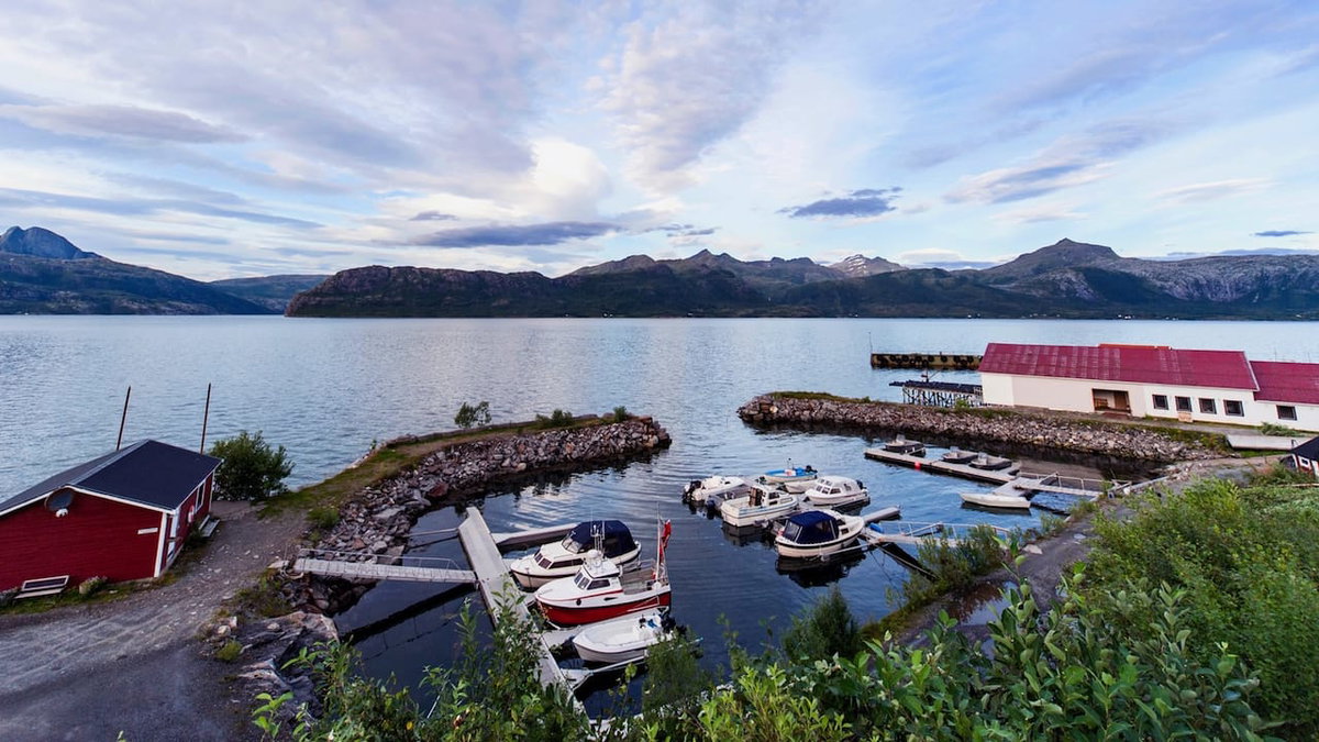Ein wunderschoener Campingplatz am Meer ist das Polar Camp in Norwegen