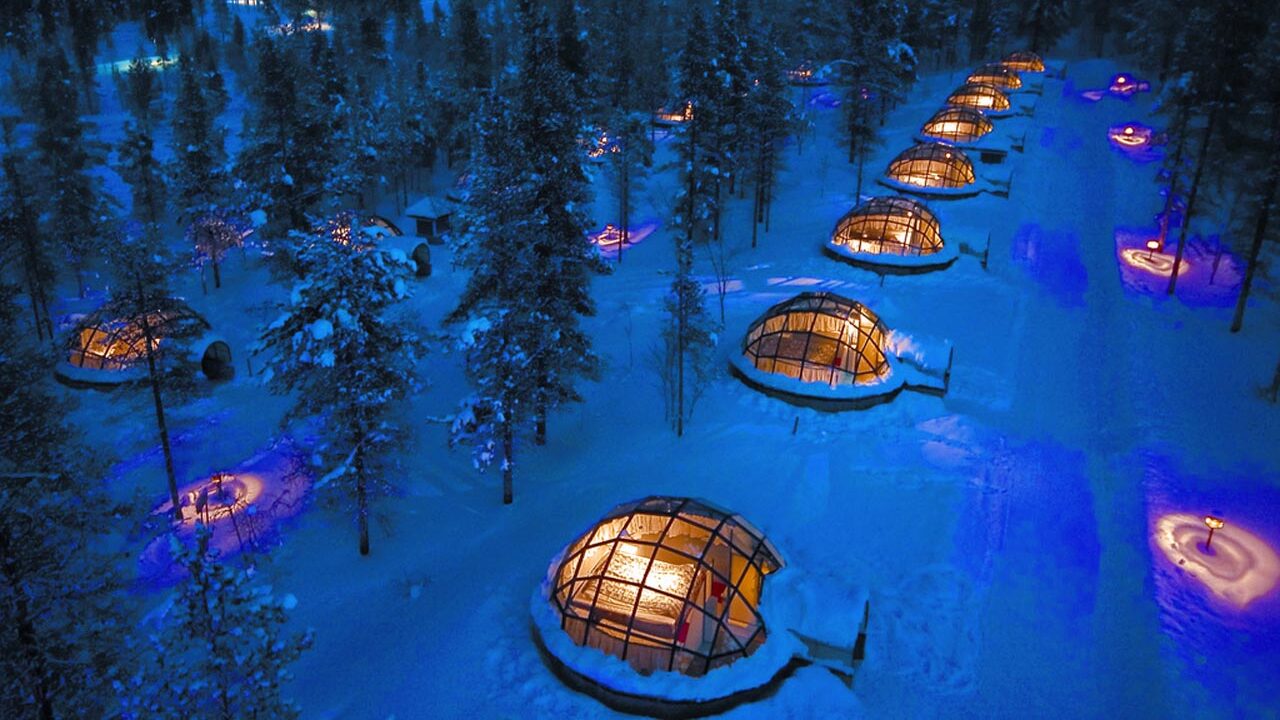 Die Glas-Iglus von Kakslauttanen – Nordlichter über dem Bett
