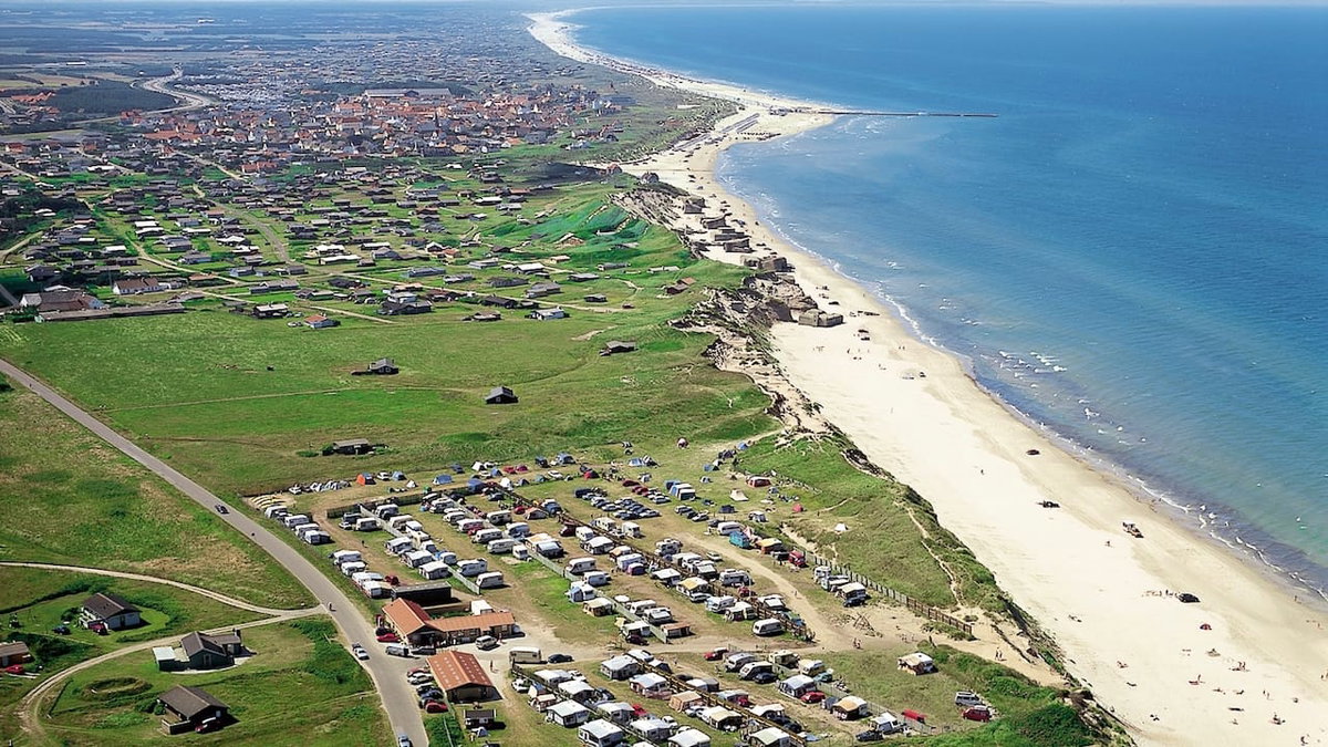 Blick auf den Loekken Campingplatz am Meer