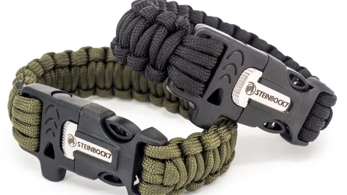 Zwei Paracord Armbaender als Camping Gadget