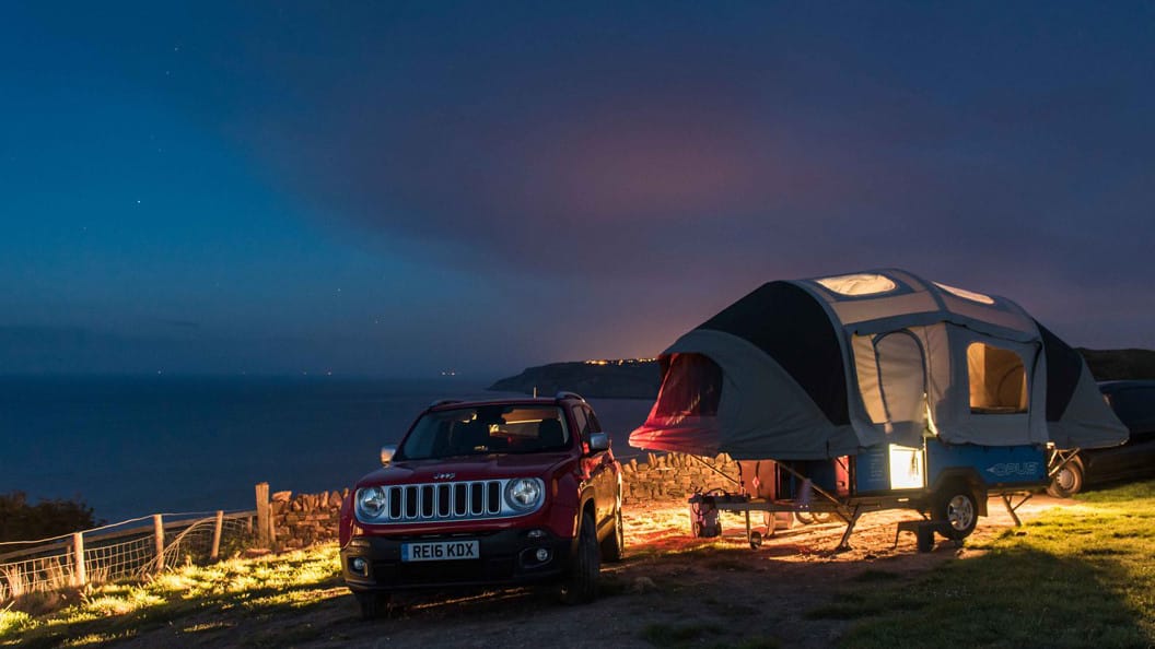 Der AO Faltcaravan am Abend Foto
