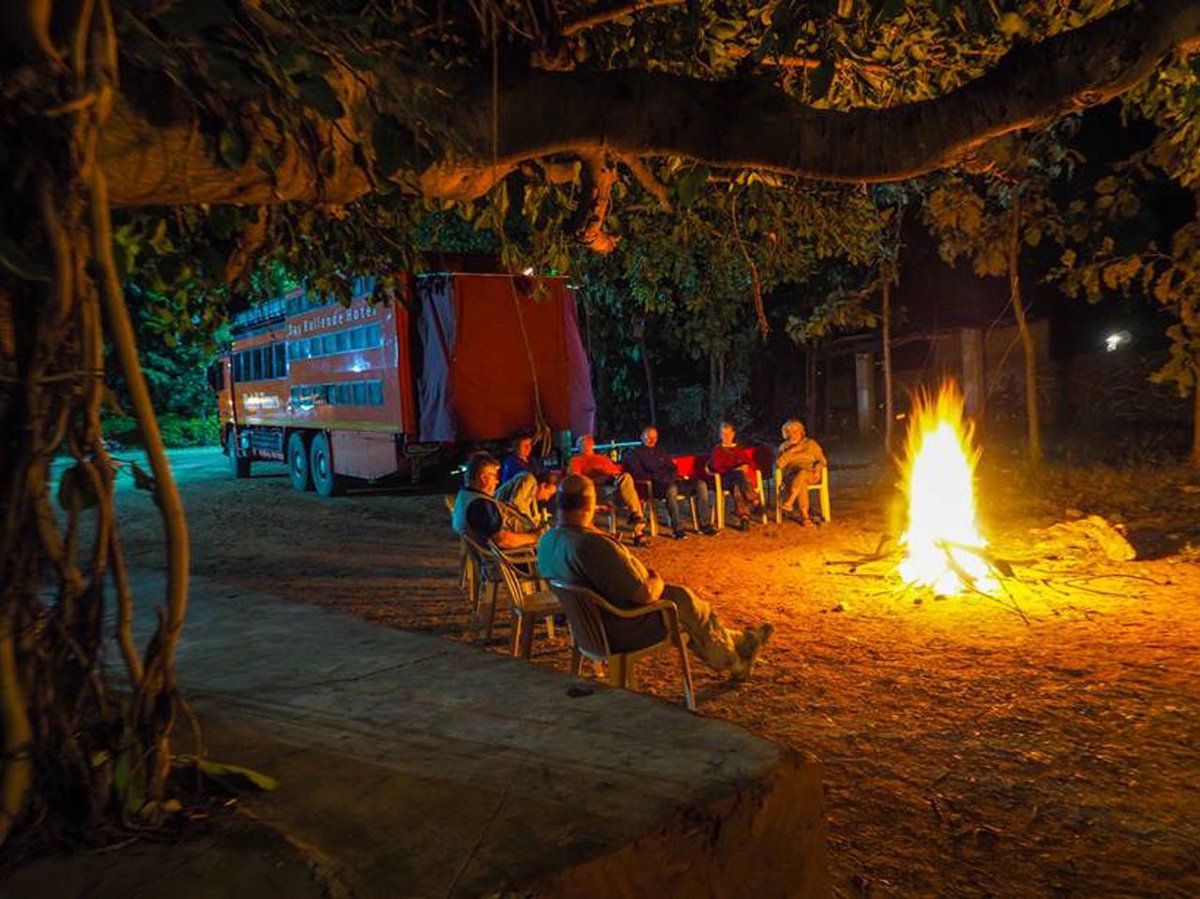Lagerfeuer mit Rotel Tours in Indien