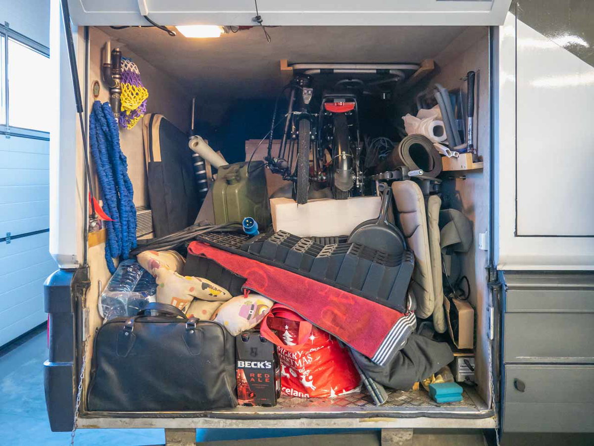 Davor: Es regiert das Chaos in der Heckgarage