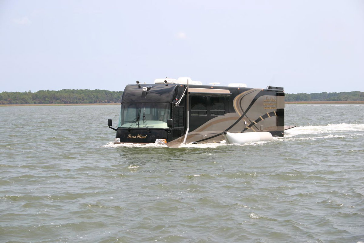 Schwimmendes Luxus-Wohnmobil