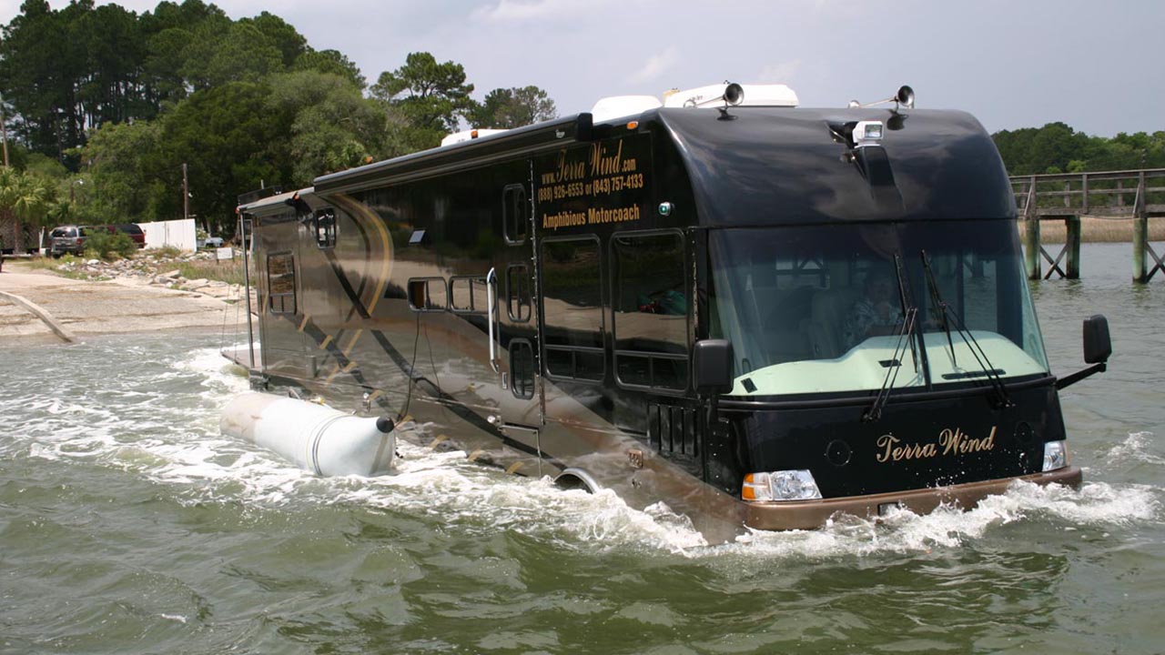Schwimmendes Luxus-Wohnmobil mit Teich: Der verrückte Terra Wind