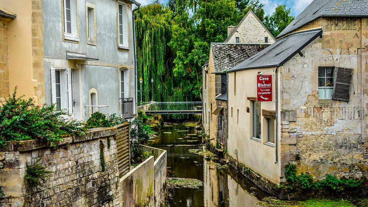 Bayeux Spielort in Normandie Buechern von Balen