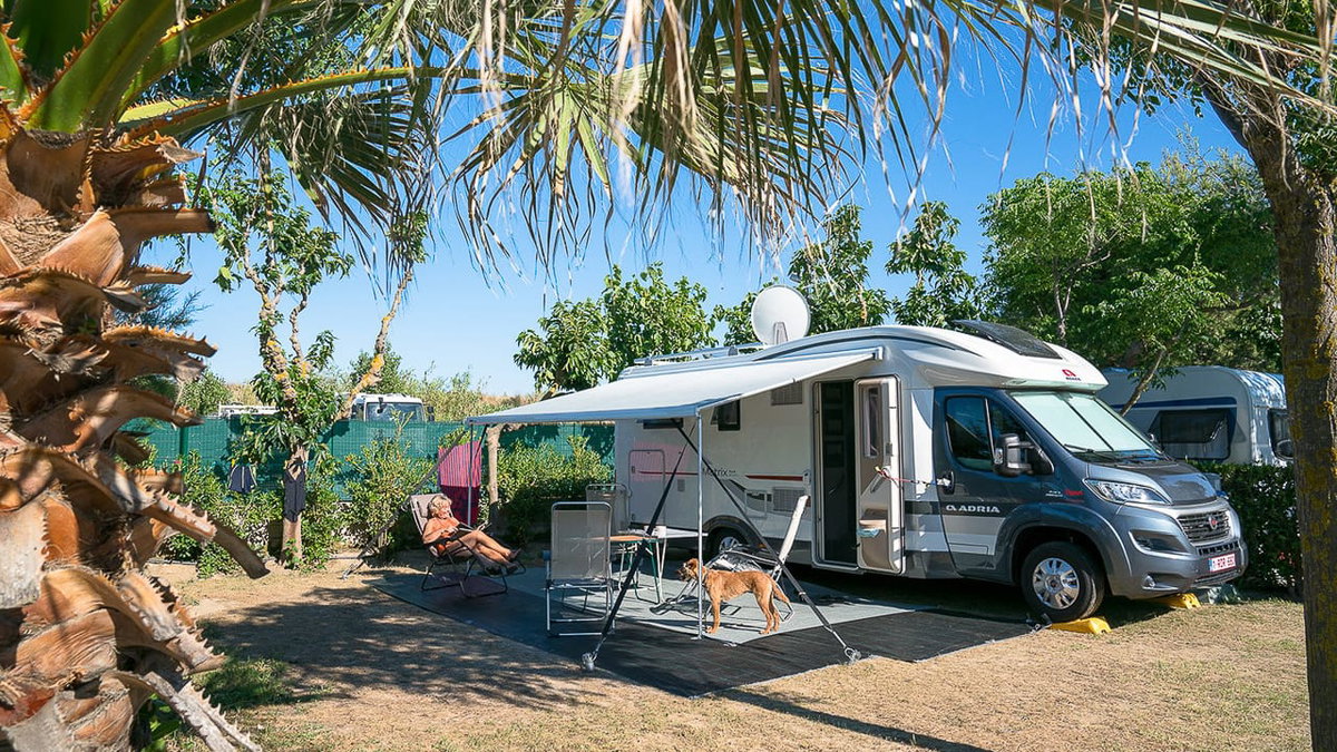 Wohnmobil auf dem Le Brailia Campingplatz in Frankreich