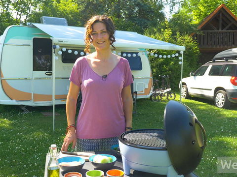 Hühnchen-Spieße vom CADAC Citi Chef 40