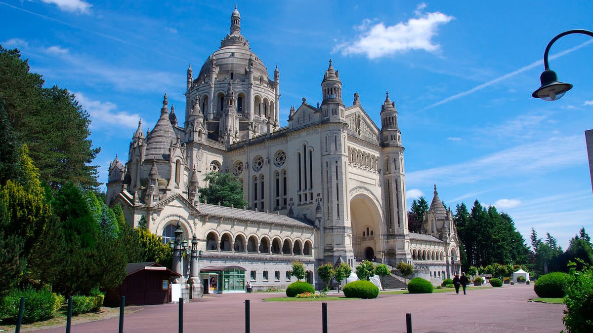 Liesieux Spielort bei Vargas in Normandie Buecher