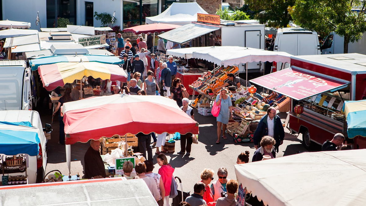 Fouesnant ein Markt in Frankreich