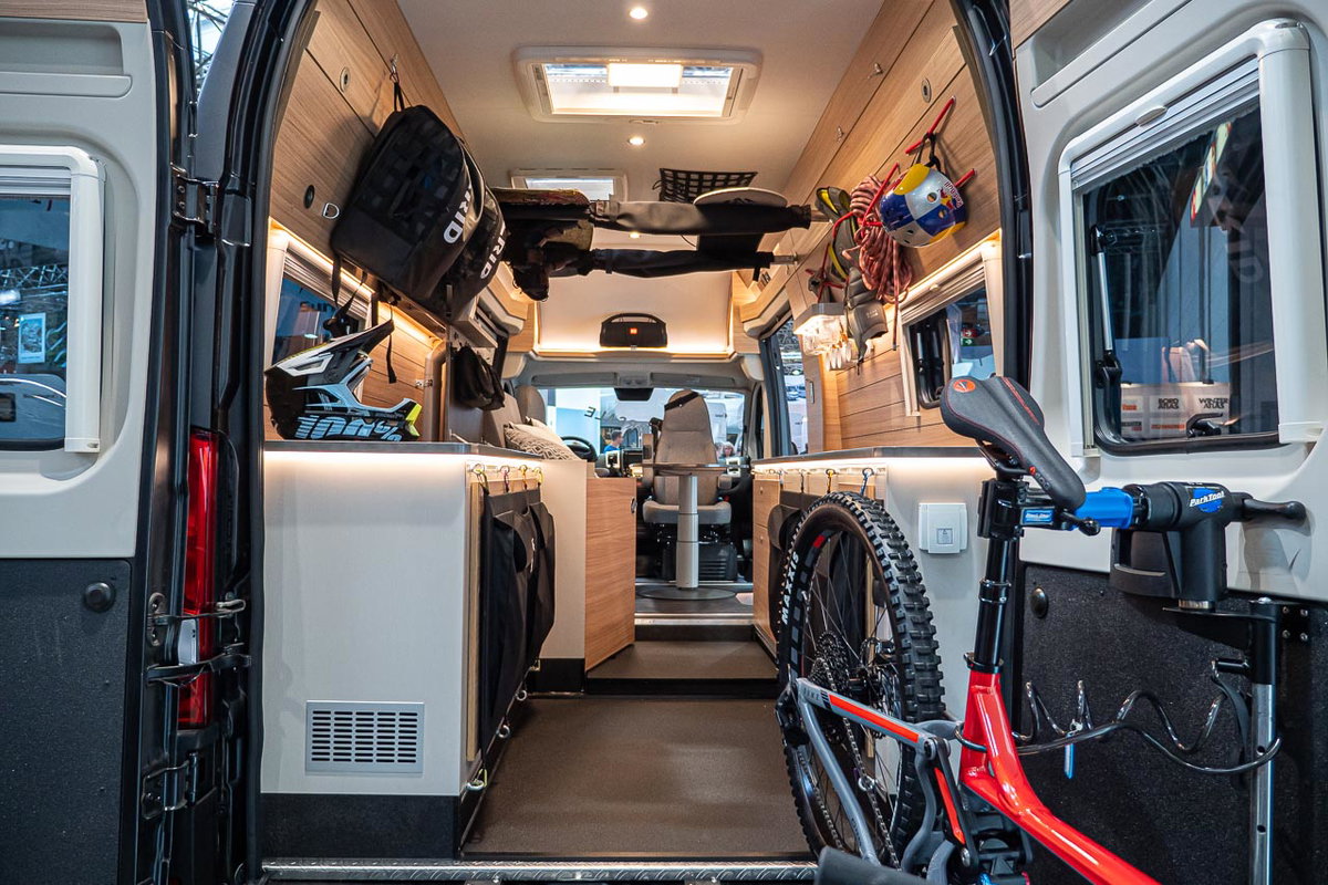 Das Innere des Sunlight Cliff 4x4 Adventure Van. Foto vom Caravan Salon 2019
