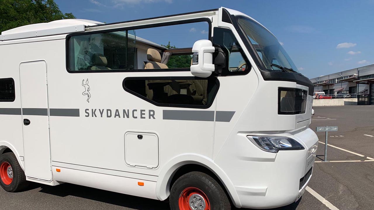 Cruisen und Campen ohne Verdeck – das Skydancer Apéro Cabrio-Wohnmobil