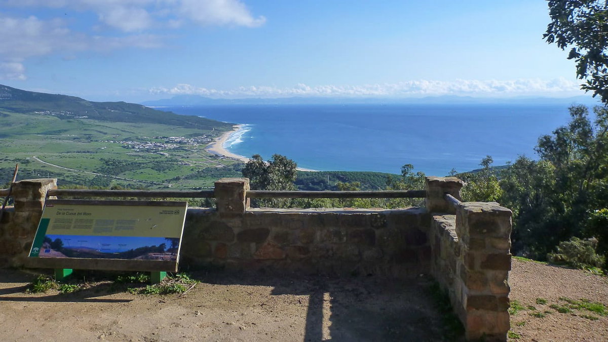 Wandern mit Ausblick beim Überwintern in Spanien