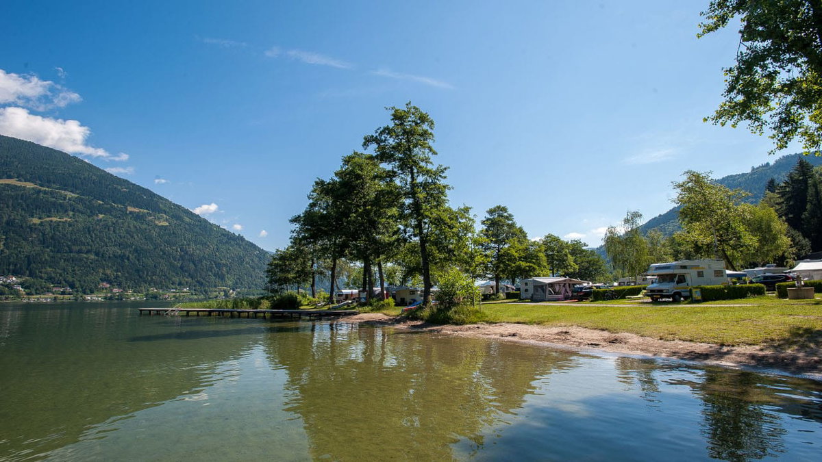 Der See am Seecamping Berghof einem Fünf Sterne Campingplatz in Europa