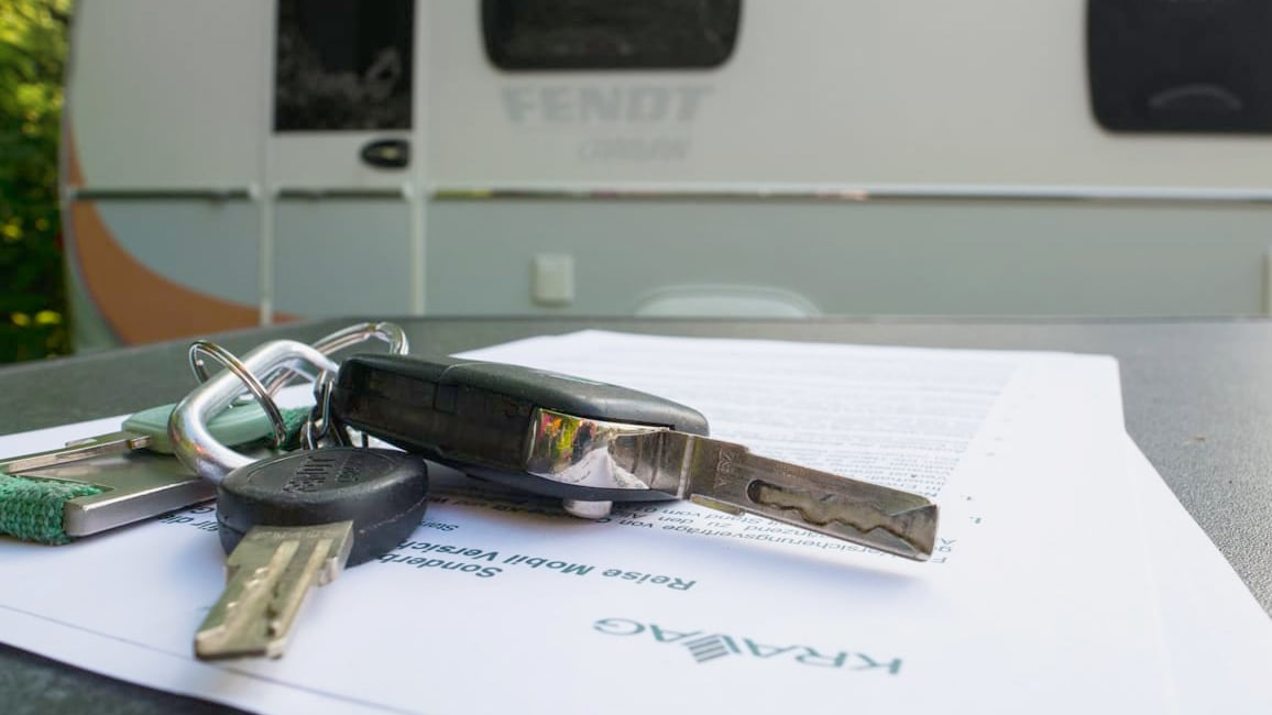 Wohnwagen- oder Wohnmobil-Versicherung wechseln: Gründe, Fristen, Vergleichskriterien