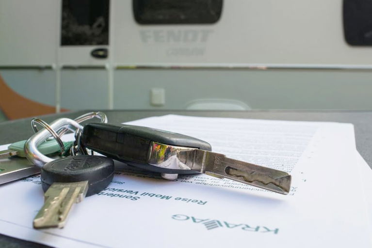 Wohnwagen- oder Wohnmobil-Versicherung wechseln: Gründe, Fristen, Vergleichskriterien