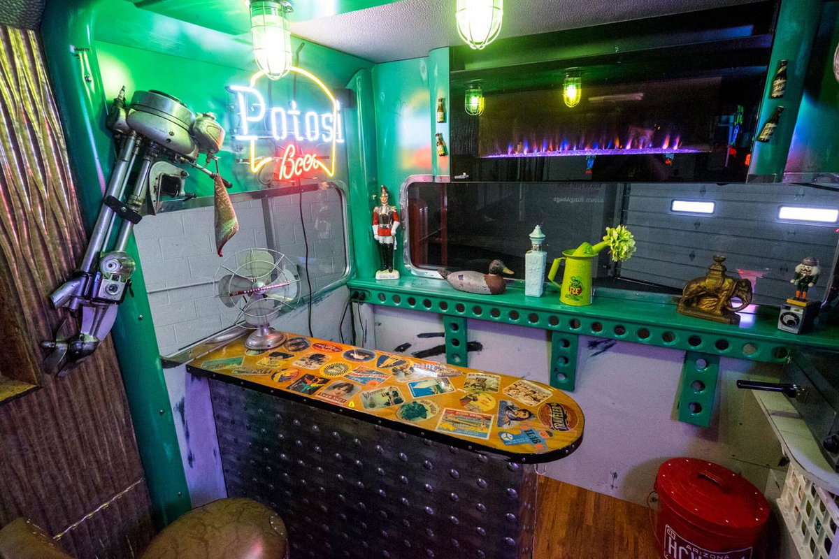 Bar-Feeling im Camper der Ringbrothers