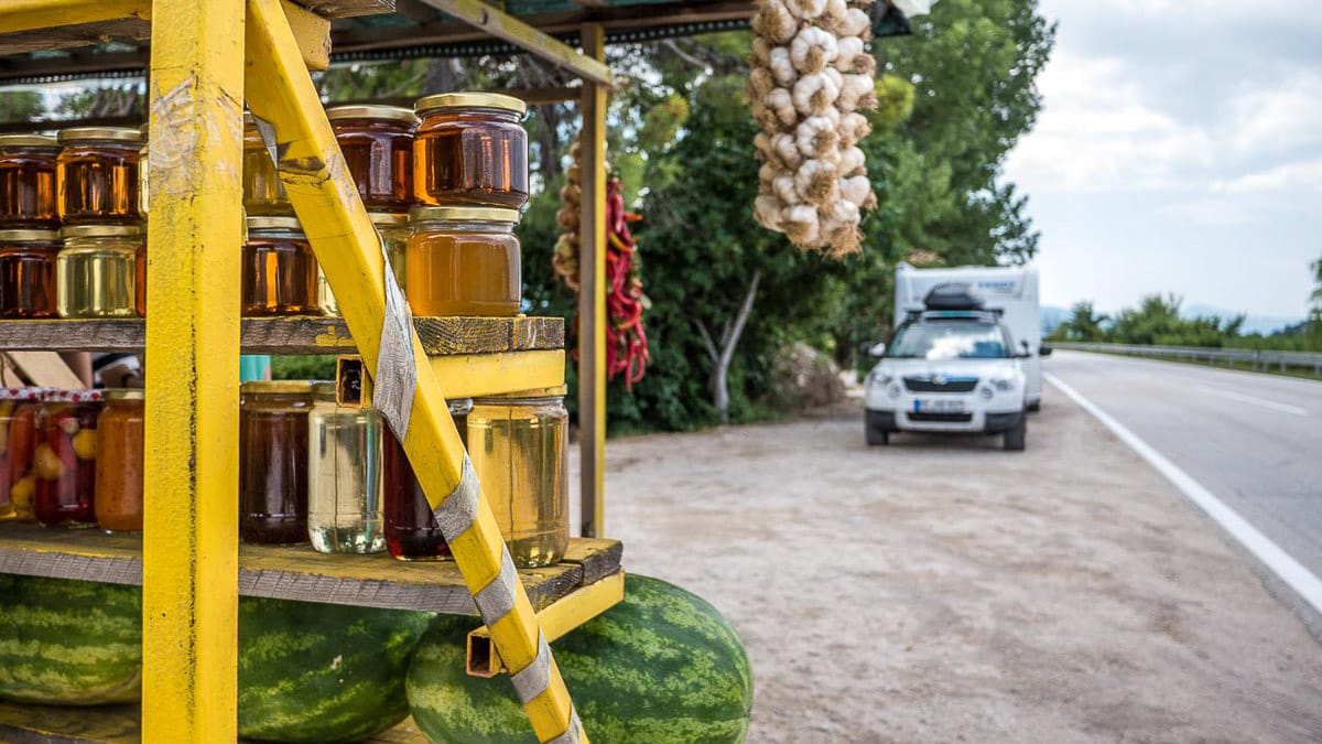 Lebensmittel am Strassenrand beim Camping in Kroatien