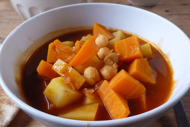 Vegane Campingküche: Wintergericht Kichererbsensuppe
