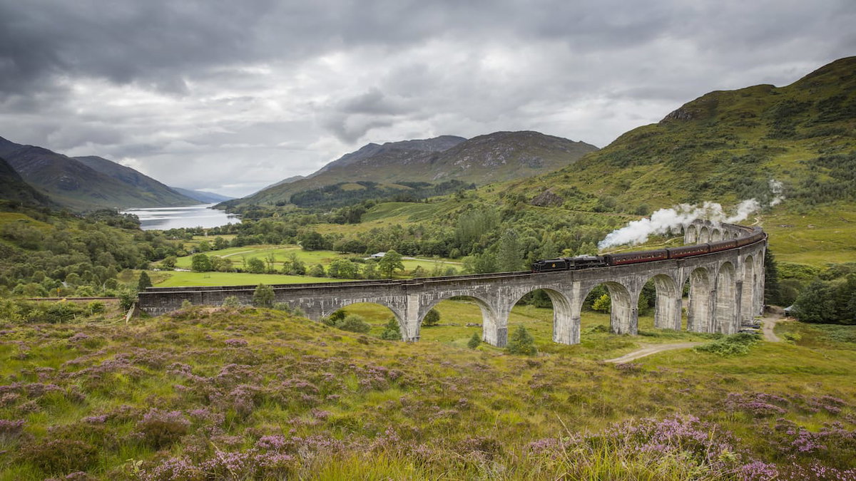 Das Glenfinnan Viaduct beim Urlaub und Camping in Schottland
