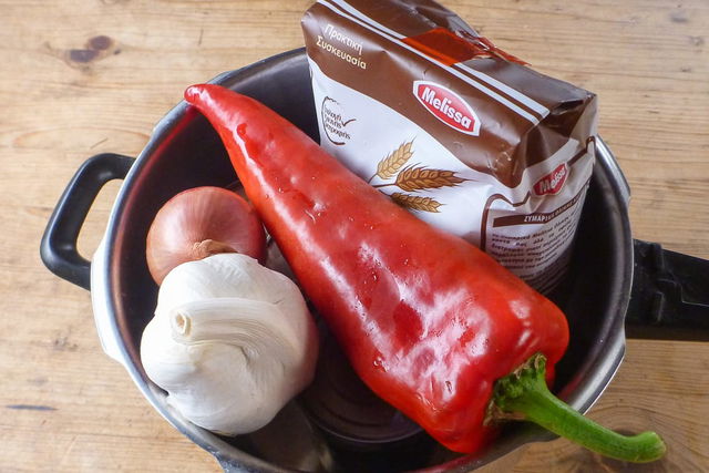 Campingrezept: One-Pot Nudeln mit Kokos-Tomaten-Sauce