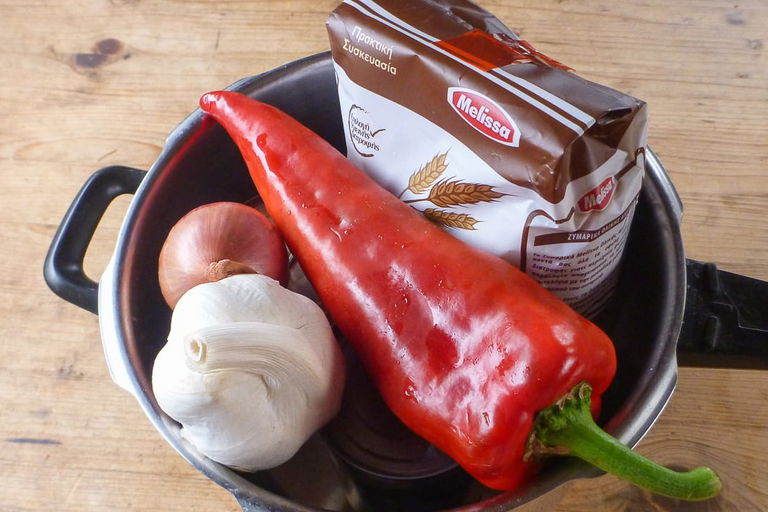 Campingrezept: One-Pot Nudeln mit Kokos-Tomaten-Sauce