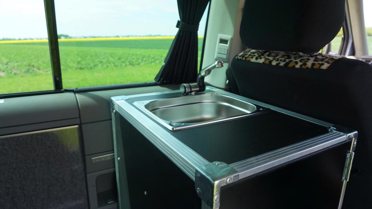 Van.Kitchen: Die rasende Einbauküche für den Bus
