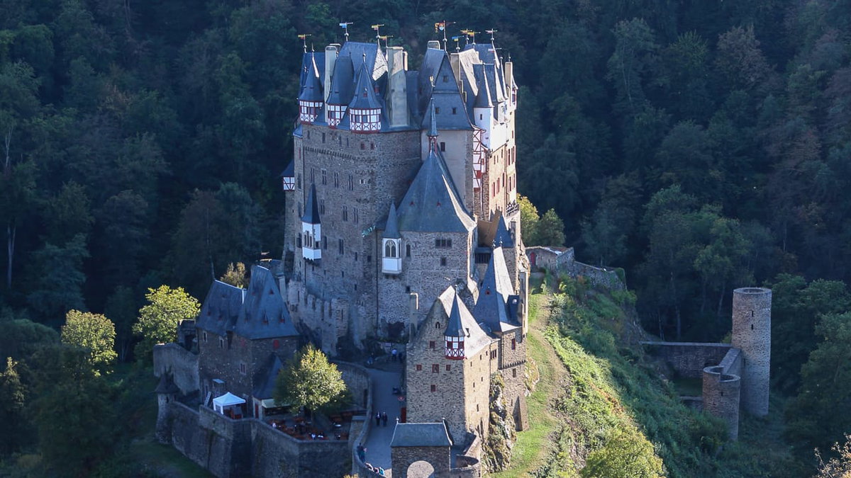 Panoramablick Burg Eltz Urlaub Camping in der Eifel