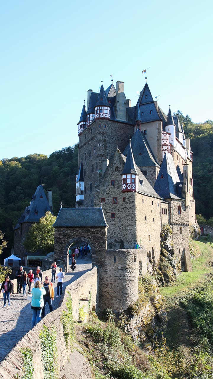 Burg Eltz im Urlaub mit Camping in Eifel