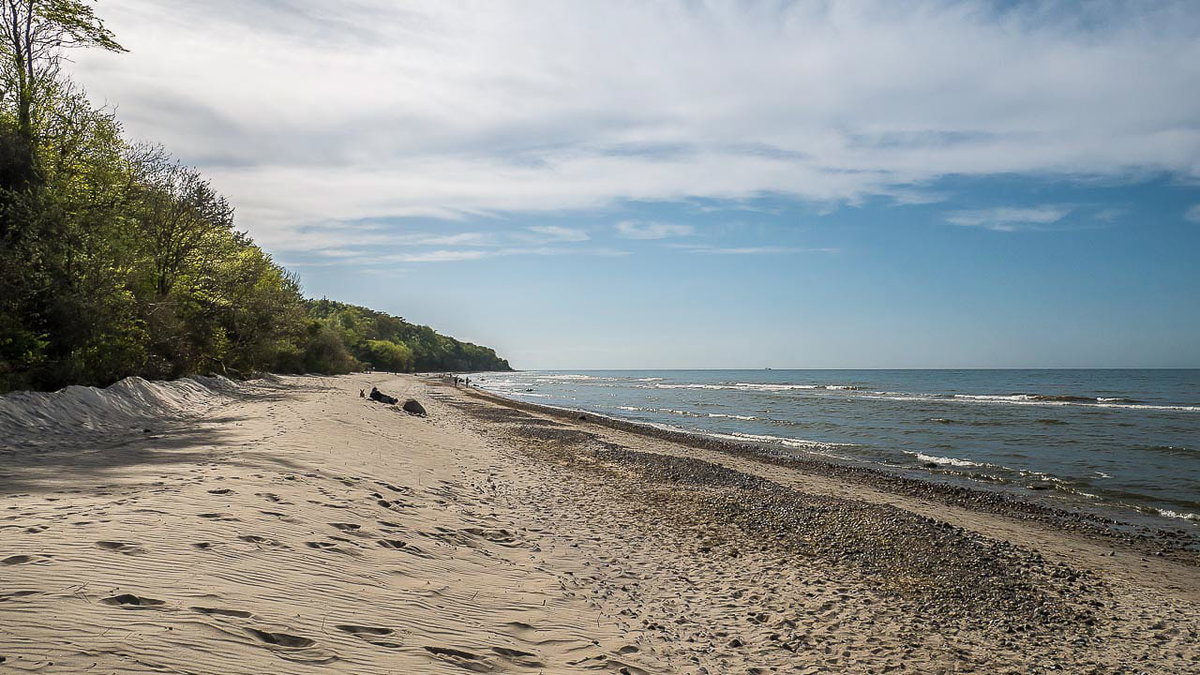Weiter Sandstrand beim Camping an der Ostsee