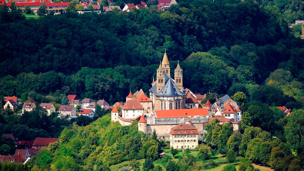 Blick vom Einkorn auf die Comburg auf einer Wohnmobiltour durch Hohenlohe