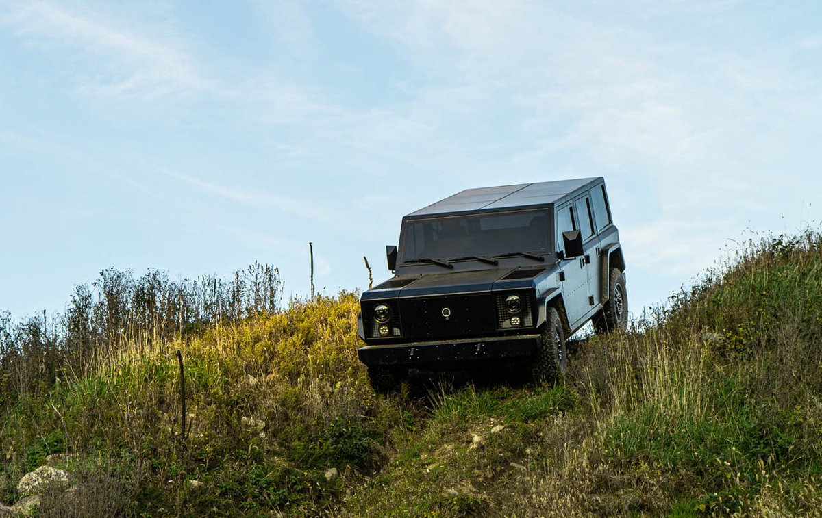 Mit dem Elektro-Geländewagen offroad fahren