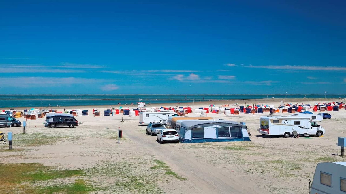 Strand und Familiencamping Bensersiel für einen Urlaub mit Kind am Meer