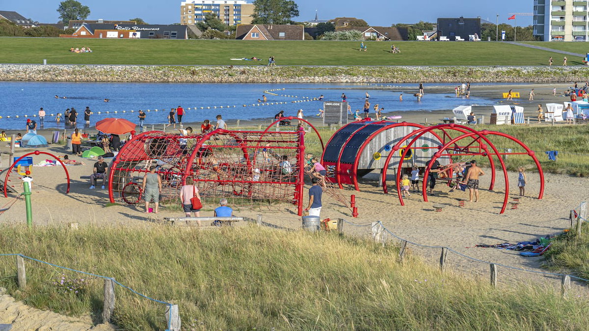 Unterhaltung für Kinder in der Familienlagune Perlebucht auf Büsum für Camping mit Kindern an der Nordsee