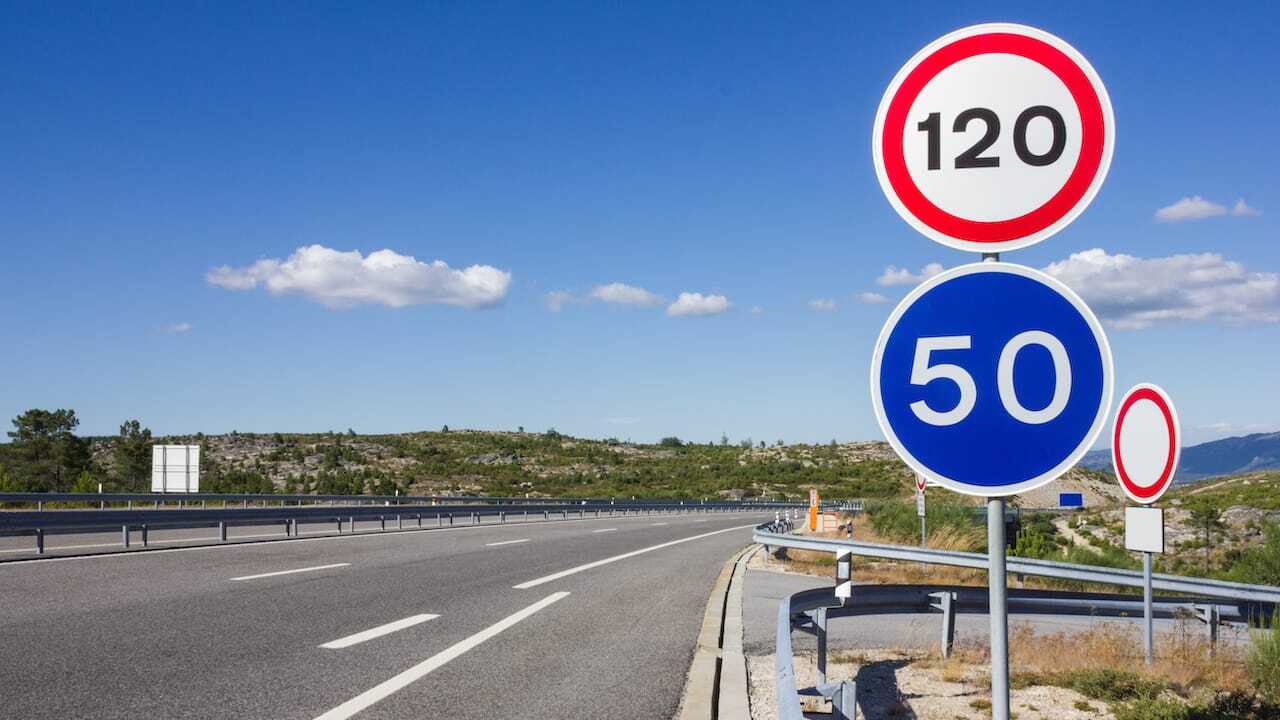 Urlaub ohne Strafzettel: Die wichtigsten Verkehrsregeln in Europa