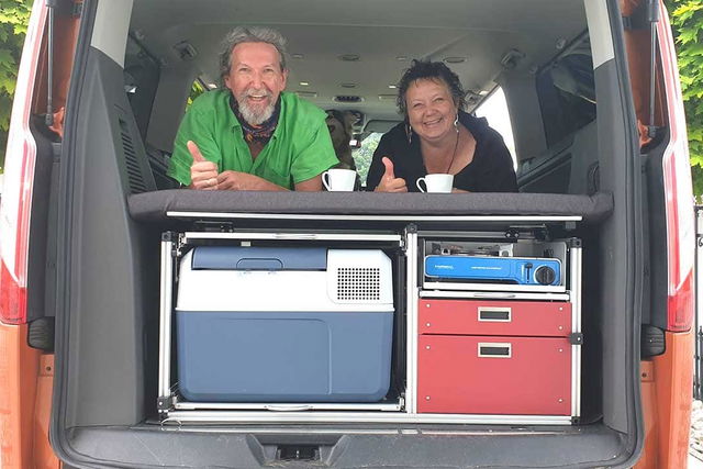 Mit 72 Jahren, da fängt das Campen an – COMO-Module für den Kastenwagen