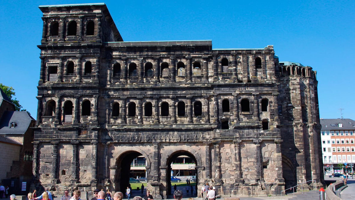 Besuch der Porta Nigra beim Camping an der Mosel