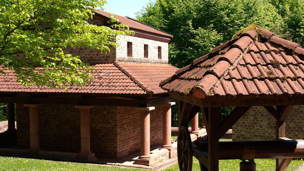 Besuch der Tawern Tempelanlage beim Camping an der Mosel