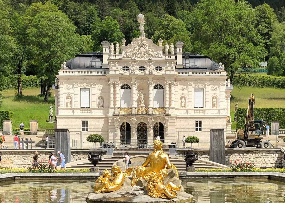 Besuch am Schloss Linderhof beim Camping in Oberbayern