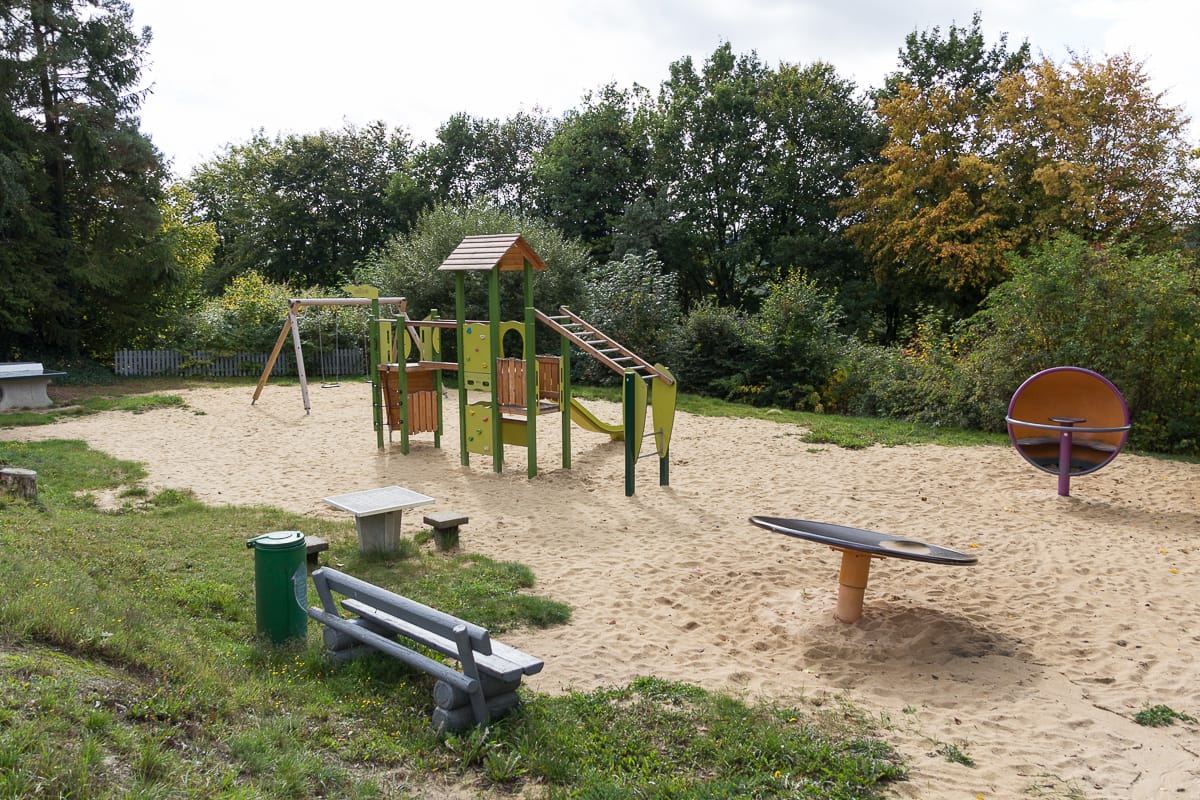 Spielplatz auf dem Knaus Campingpark Hennesee für Urlaub im Sauerland mit Kind