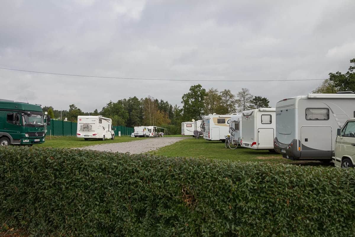 Wohnmobilstellplatz am Sorpesee für Urlaub im Sauerland mit Kind