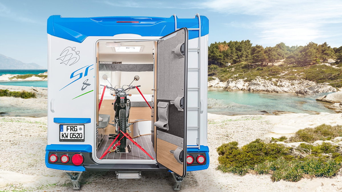 Ladung im Knaus Sport Fun Transportcaravan