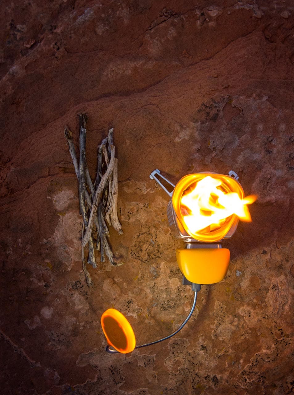 Der BioLite CampStove funktioniert mit Holz