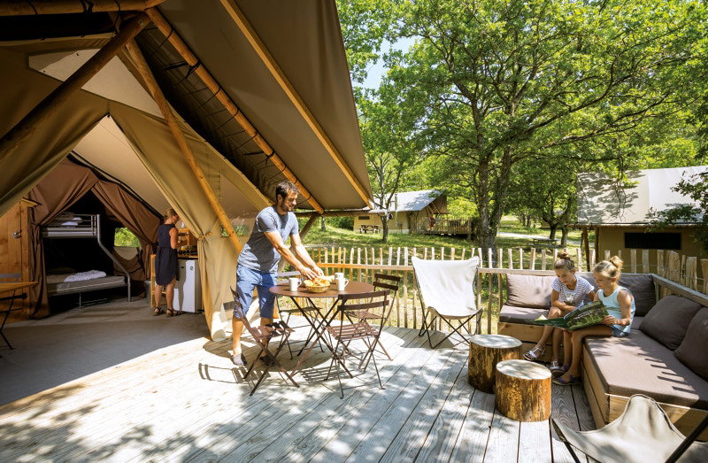 Huttopia Chalet mit Terrasse