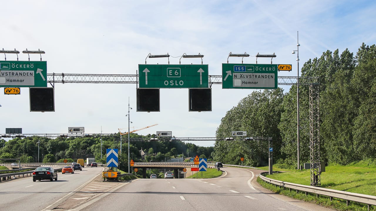 Verkehrsregeln in Schweden: Maut, Höchstgeschwindigkeit, Besonderheiten für Autofahrer und Camper